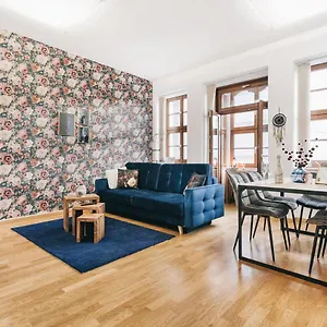 neu-style-residenz-dresden-direkt-an-der-frauenkirche-netflix.dresdenhotels.net/